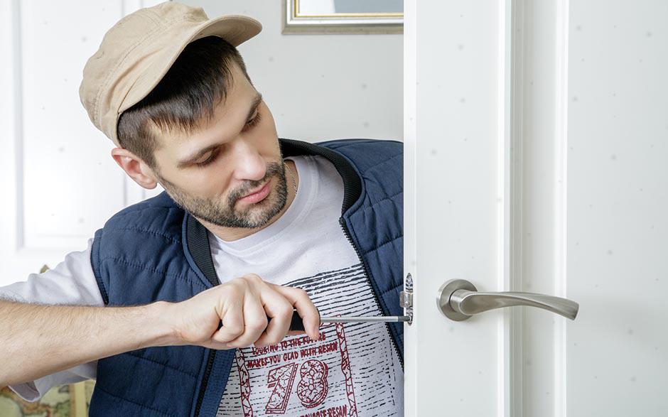 changer serrure porte fenetre Villeneuve-le-Roi